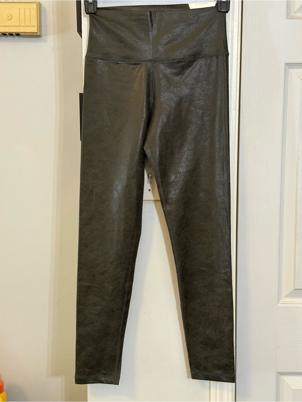Aerie NWT sz Med Shiny Green Faux Leather Leggings